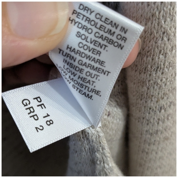 ST JOHN Sequin Jacquard Knit Open Shawl Cardigan in Taupe Melange - Picture 8 of 11